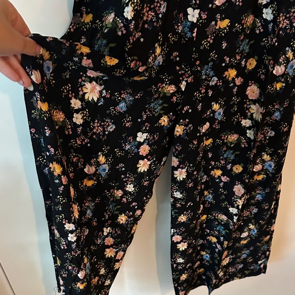 WILD FABLE | Black Floral Short Sleeve Rayon Jumpsuit - Picture 5 of 12